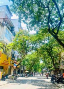 BÁN GẤP NHÀ ĐỘI CẤN TT BA ĐÌNH KD Ô TÔ 112M X 5 TẦNG MT 16M 43 TỶ